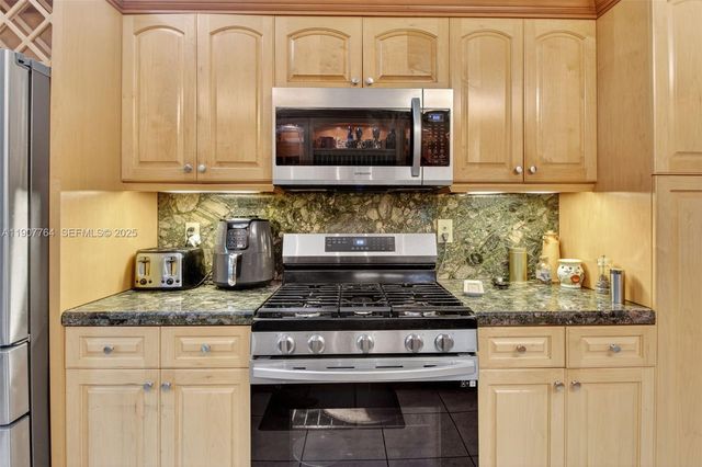15010 Dunbarton Place, Miami Lakes, FL 33016