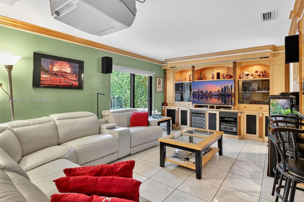 15010 Dunbarton Place, Miami Lakes, FL 33016