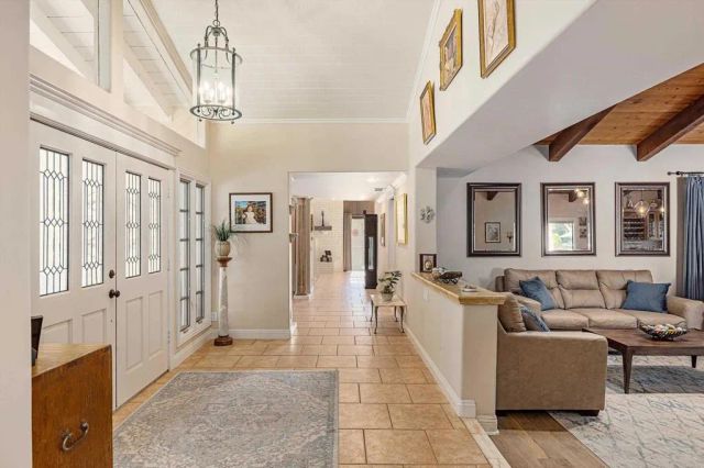 1285 Hidden Oaks Trail, Vista, CA 92084