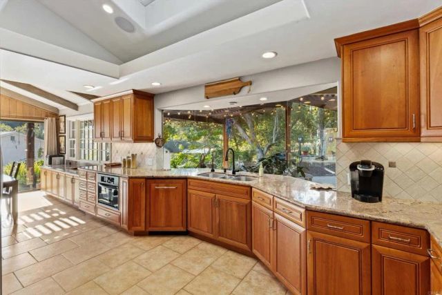 1285 Hidden Oaks Trail, Vista, CA 92084