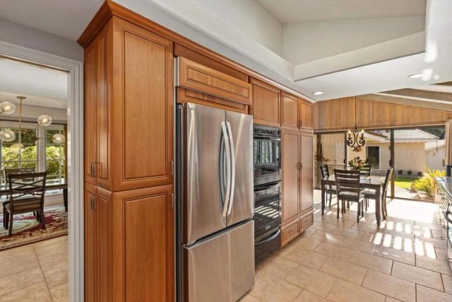 1285 Hidden Oaks Trail, Vista, CA 92084