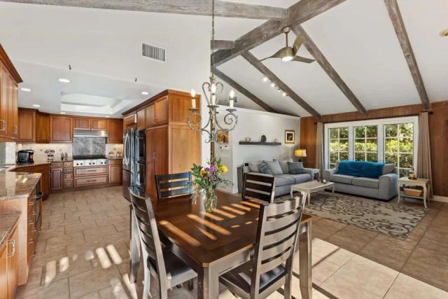 1285 Hidden Oaks Trail, Vista, CA 92084