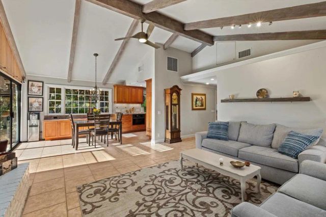 1285 Hidden Oaks Trail, Vista, CA 92084