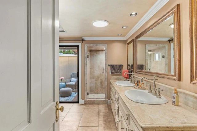 1285 Hidden Oaks Trail, Vista, CA 92084