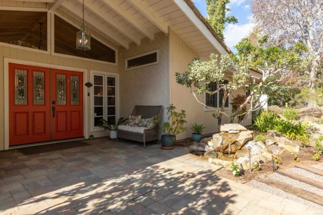 1285 Hidden Oaks Trail, Vista, CA 92084