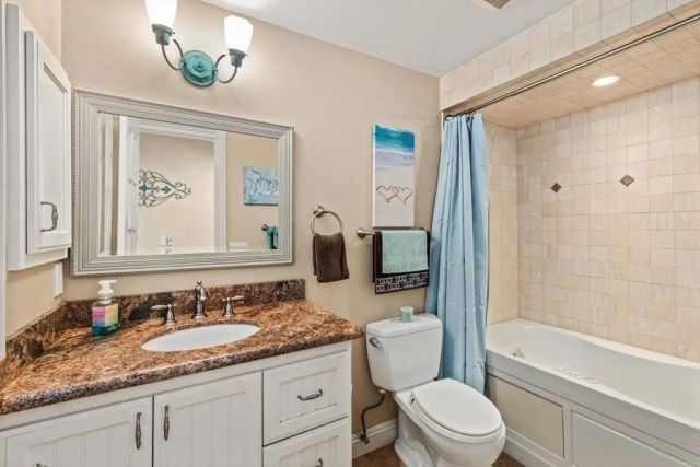 1285 Hidden Oaks Trail, Vista, CA 92084