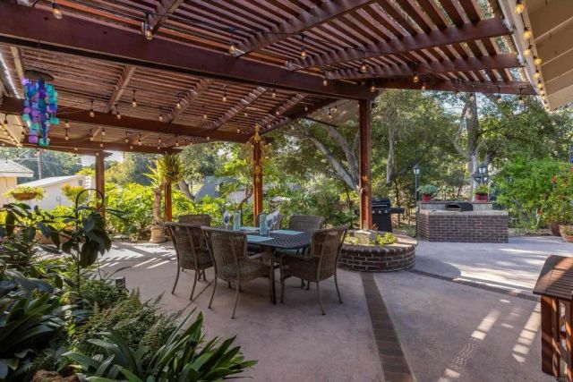 1285 Hidden Oaks Trail, Vista, CA 92084