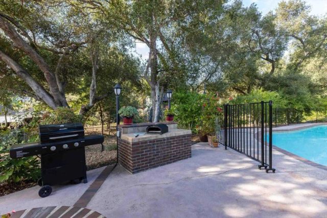 1285 Hidden Oaks Trail, Vista, CA 92084