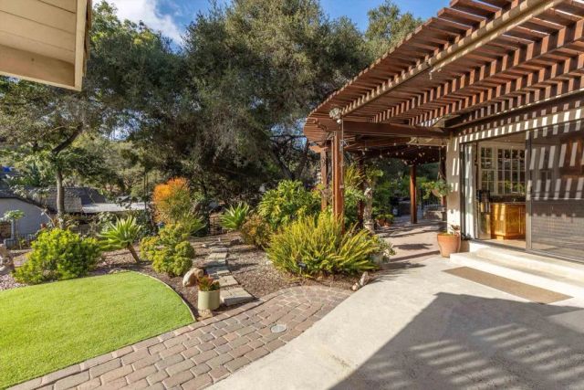 1285 Hidden Oaks Trail, Vista, CA 92084