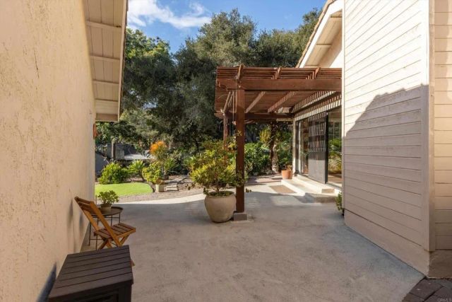 1285 Hidden Oaks Trail, Vista, CA 92084