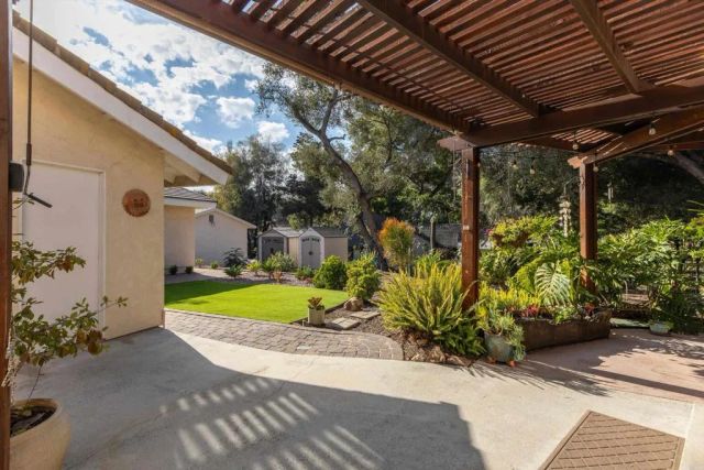 1285 Hidden Oaks Trail, Vista, CA 92084