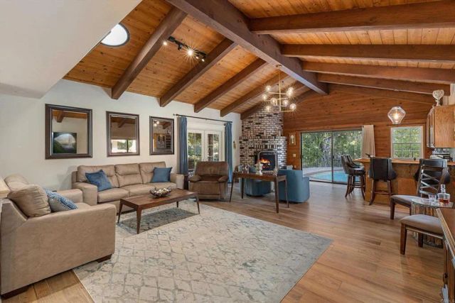 1285 Hidden Oaks Trail, Vista, CA 92084