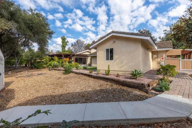 1285 Hidden Oaks Trail, Vista, CA 92084