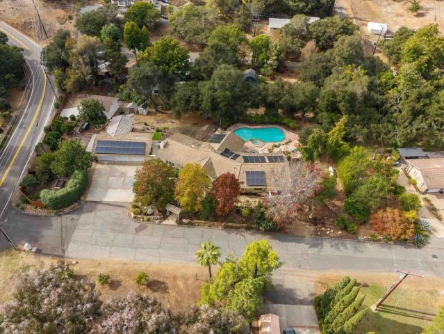 1285 Hidden Oaks Trail, Vista, CA 92084