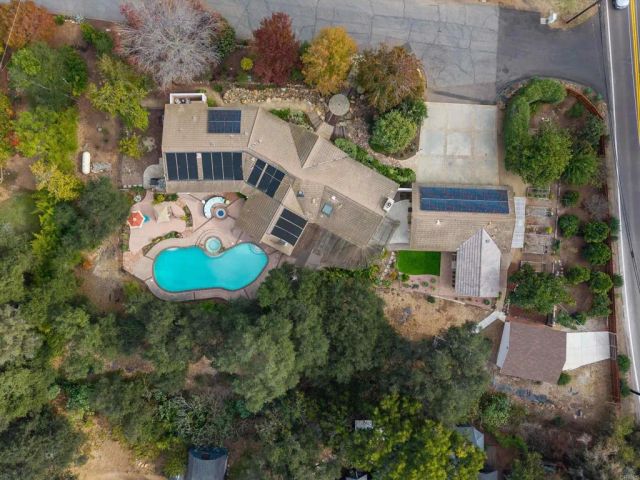 1285 Hidden Oaks Trail, Vista, CA 92084