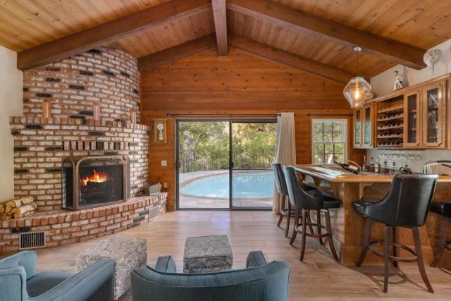 1285 Hidden Oaks Trail, Vista, CA 92084