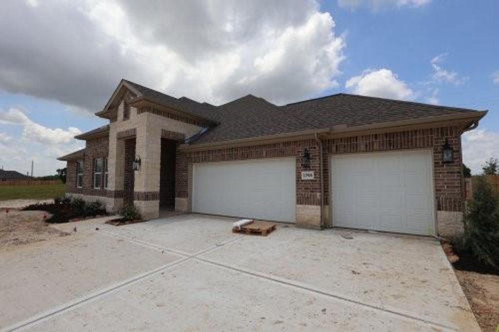 12906 Old Fashion Circle, Mont Belvieu, TX 77535