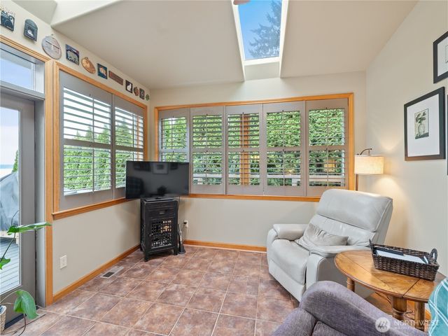 1351 Crestview Drive, Camano Island, WA 98282