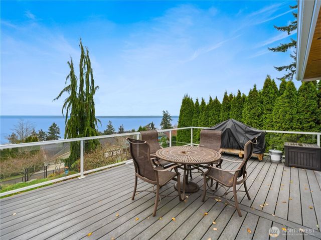 1351 Crestview Drive, Camano Island, WA 98282