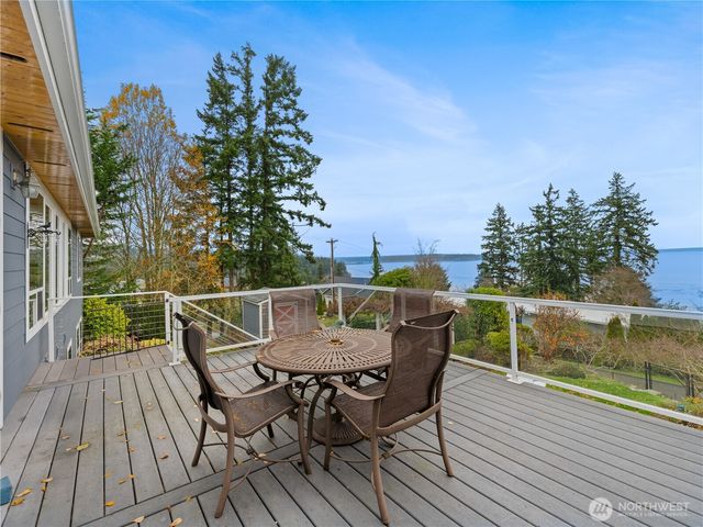 1351 Crestview Drive, Camano Island, WA 98282
