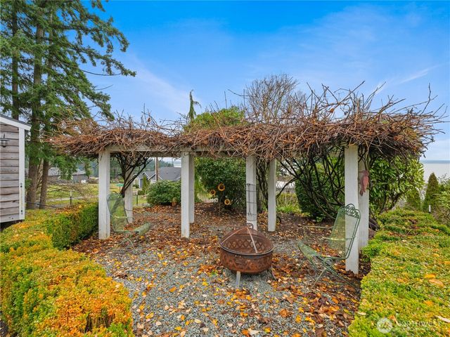 1351 Crestview Drive, Camano Island, WA 98282