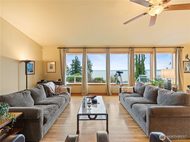 1351 Crestview Drive, Camano Island, WA 98282