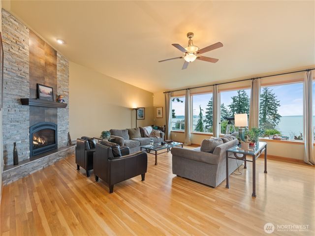 1351 Crestview Drive, Camano Island, WA 98282