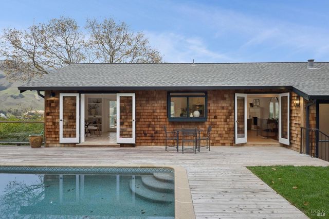 16 Dutch Valley Ln, San Anselmo, CA 94960