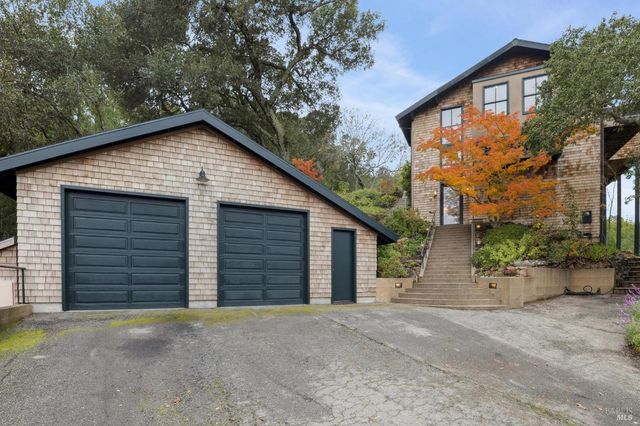 16 Dutch Valley Ln, San Anselmo, CA 94960