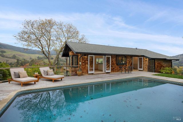 16 Dutch Valley Ln, San Anselmo, CA 94960