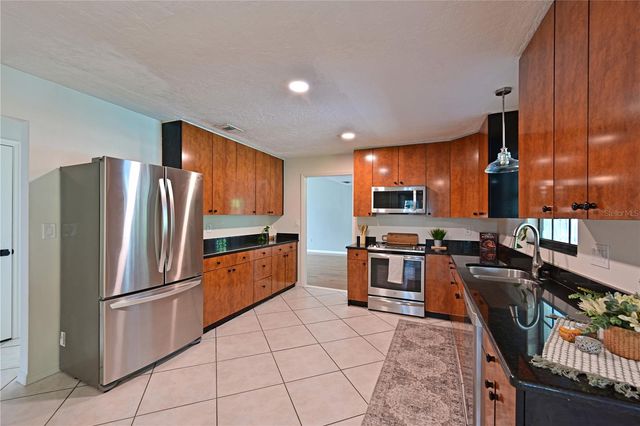 1106 87TH STREET NW, Bradenton, FL 34209