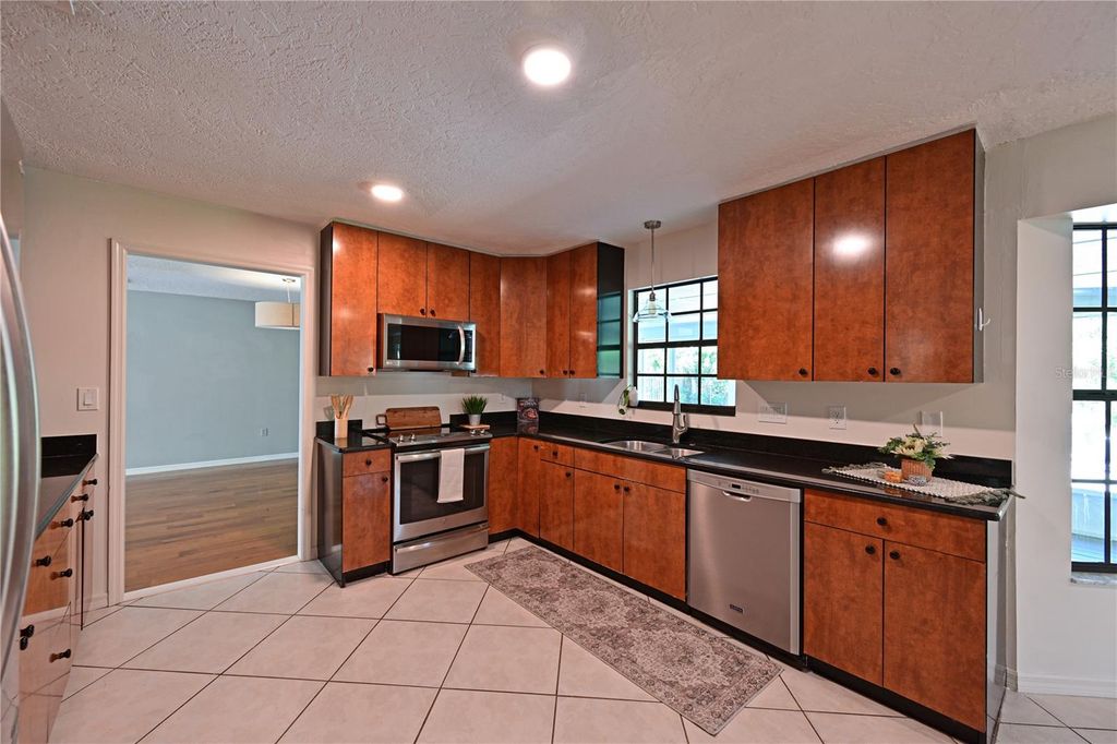 Image 6 of property listing at 1106 87TH STREET NW, Bradenton, FL 34209