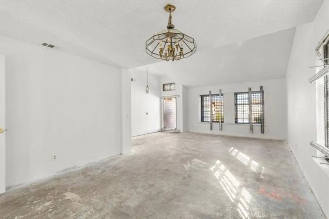 13511 Mountain Drive, Hesperia, CA 92344