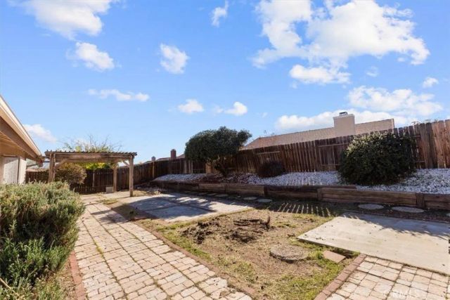 13511 Mountain Drive, Hesperia, CA 92344