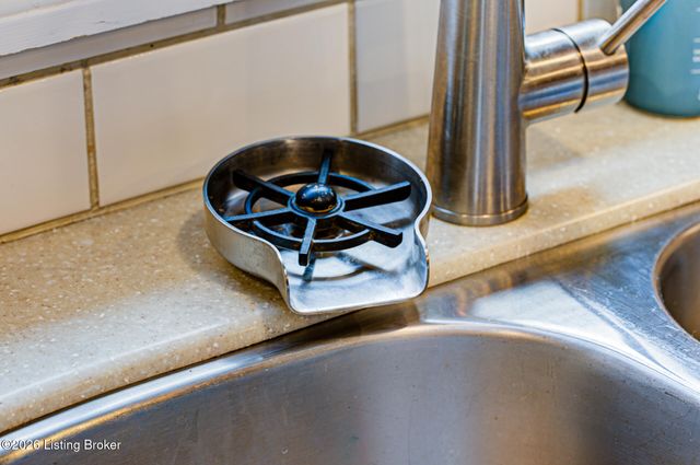 6801 Fordham Ln, Louisville, KY 40291