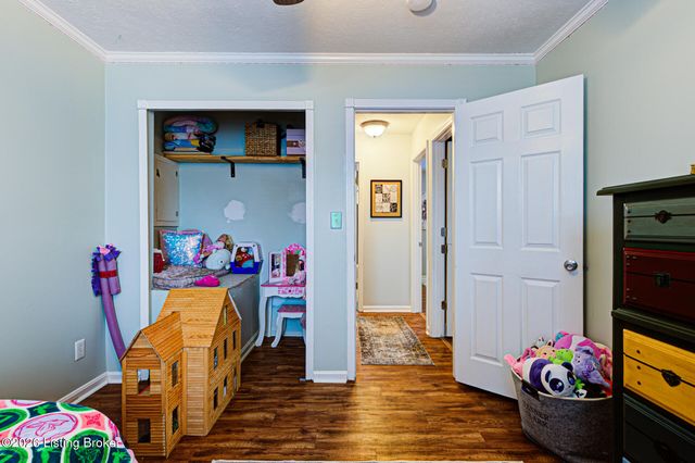 6801 Fordham Ln, Louisville, KY 40291