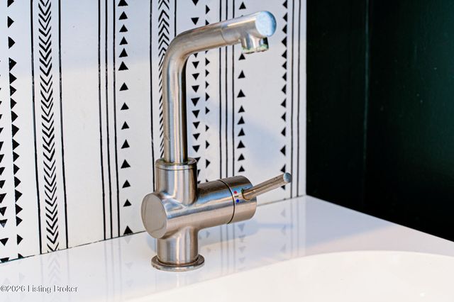 6801 Fordham Ln, Louisville, KY 40291