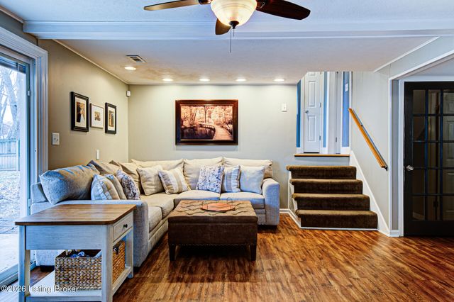 6801 Fordham Ln, Louisville, KY 40291