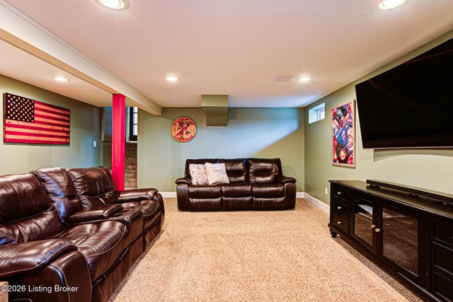 6801 Fordham Ln, Louisville, KY 40291