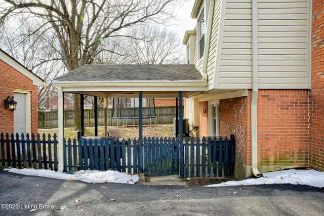 6801 Fordham Ln, Louisville, KY 40291