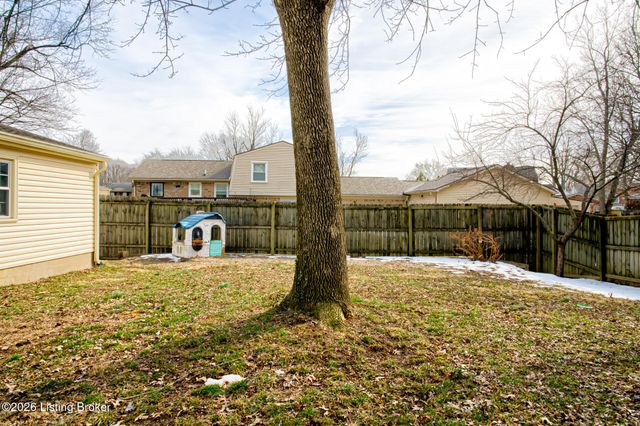 6801 Fordham Ln, Louisville, KY 40291