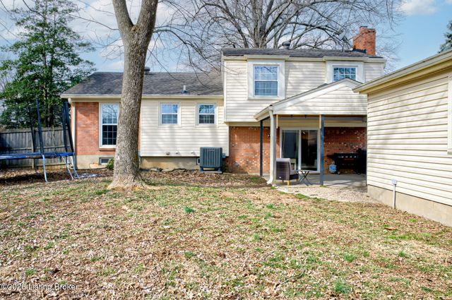 6801 Fordham Ln, Louisville, KY 40291