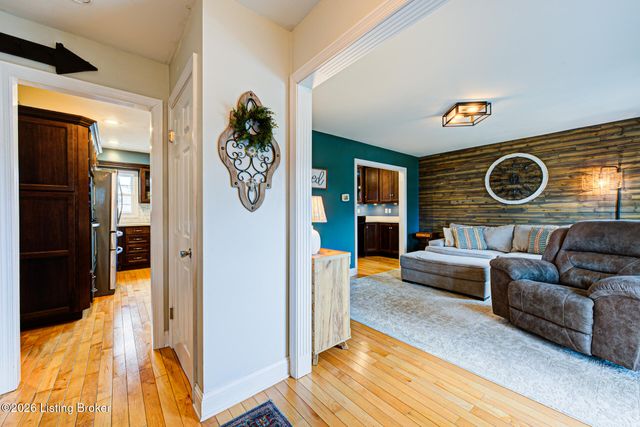 6801 Fordham Ln, Louisville, KY 40291