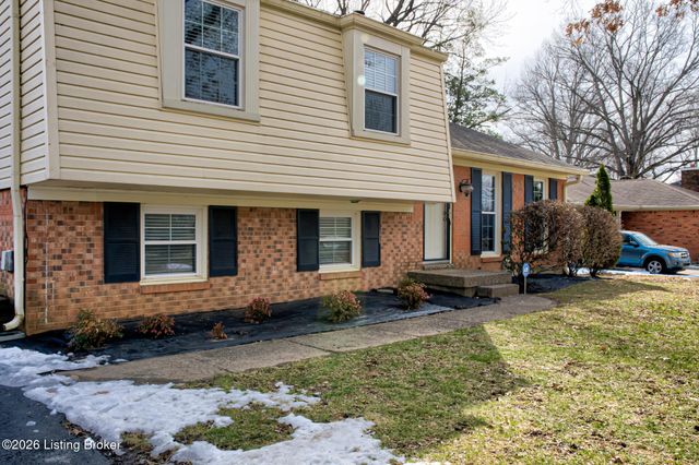 6801 Fordham Ln, Louisville, KY 40291