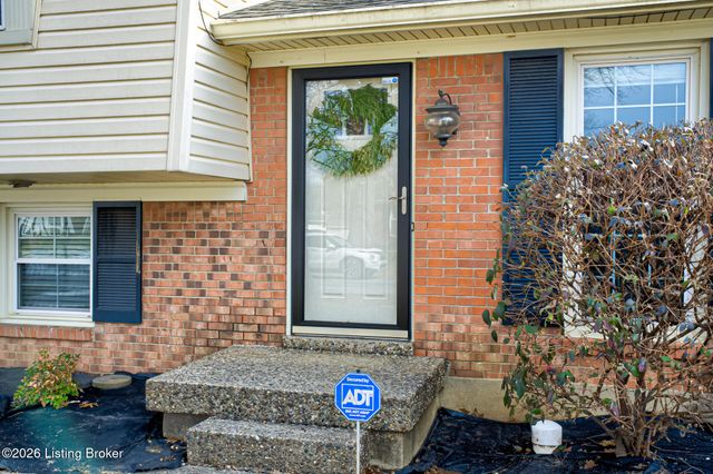 6801 Fordham Ln, Louisville, KY 40291