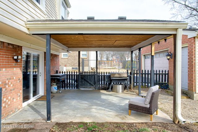 6801 Fordham Ln, Louisville, KY 40291