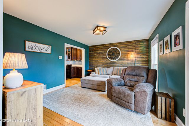 6801 Fordham Ln, Louisville, KY 40291