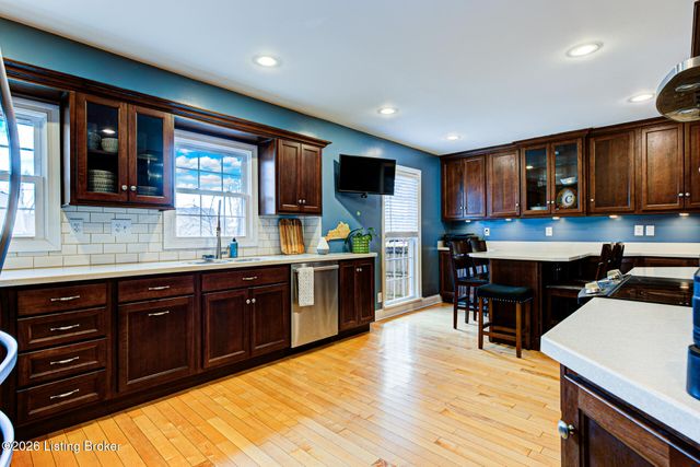 6801 Fordham Ln, Louisville, KY 40291