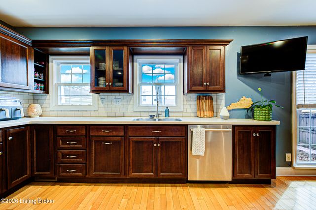 6801 Fordham Ln, Louisville, KY 40291