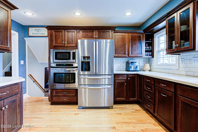 6801 Fordham Ln, Louisville, KY 40291